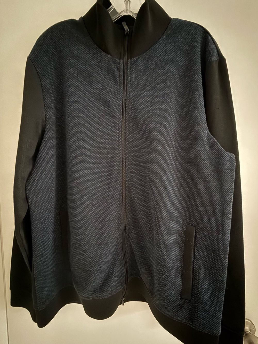 Vince Camuto Men's Zip-Up Sweater Jacket in Navy and Black